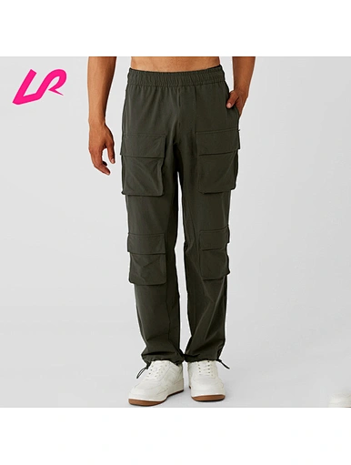 Upgrade your casual look with our cargo pants. The versatile and practical design makes it perfect for any occasion.